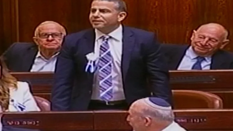 ינון מגל בהשבעתו לכנסת