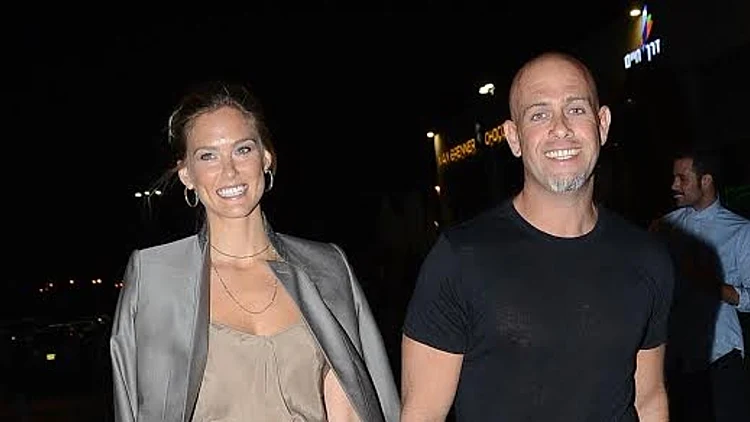 בר רפאלי ועדי עזרא. ושימו לב לרגליים