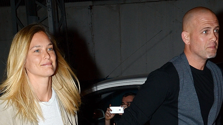 בר רפאלי ועדי עזרא.  חיוך של מליון דולר