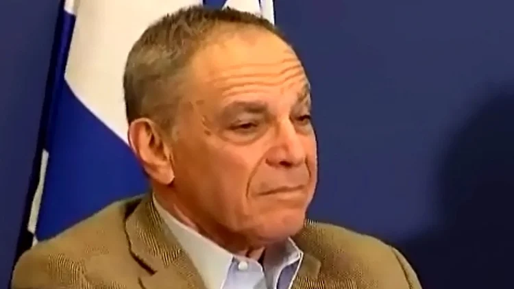 איתן ששינסקי במהלך מסיבת העיתונאים לפרסום מסקנות ועדת ששינסקי