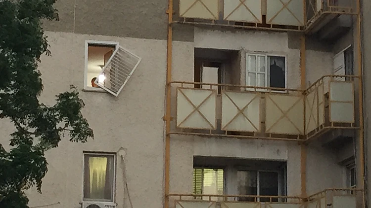 הבניין בקריית שמונה בו נמצא נער בן 16 בדירתו כשהוא ללא רוח חיים