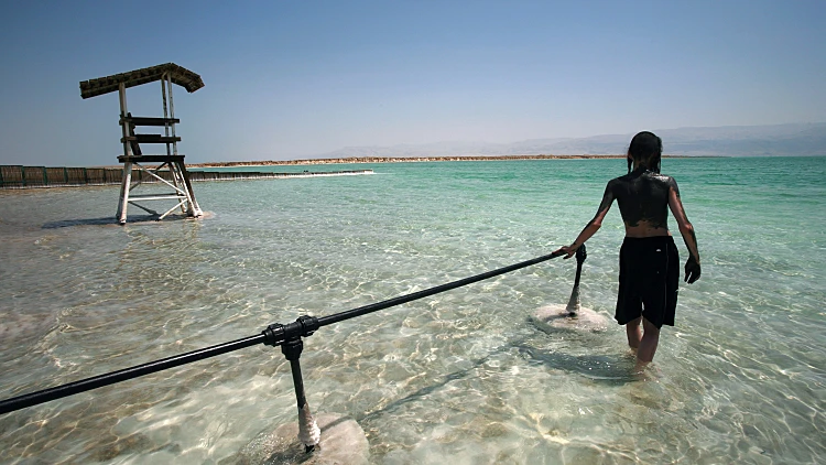 מיסז'ניקוב: קציר המלח הוא הפתרון לסכנת ההצפה בים המלח