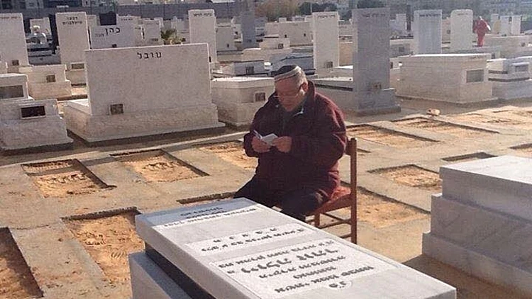 בנימין זוהר, עשרות הגיעו לאזכרה של אשתו בעקבות פוסט בפייסבוק