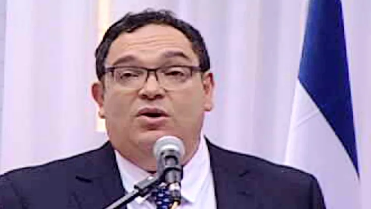 שר החינוך, שי פירון, מציג את רפורמת הבחינות