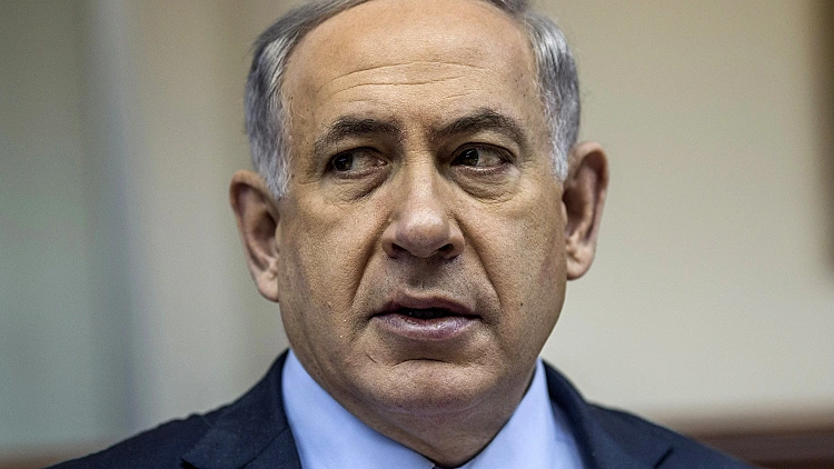 בנימין נתניהו בדרך לישיבת קבינט