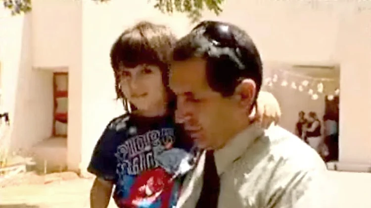 אבא וילדה בדרך מגן הילדים