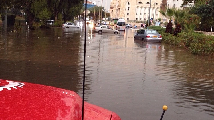 הצפה באשדוד בעקבות מזג האוויר הסוער