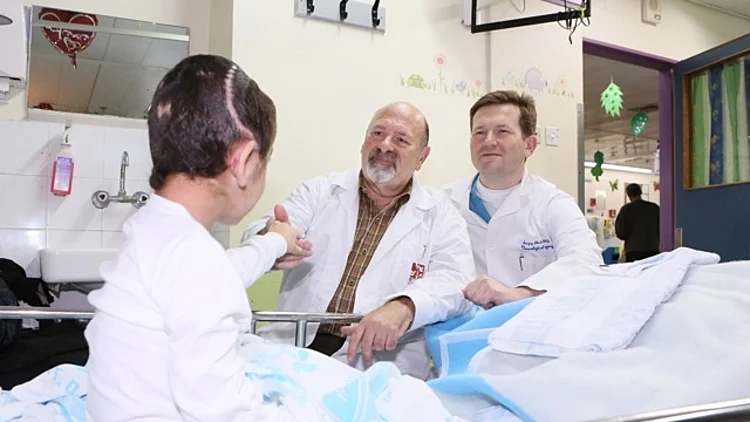 לד סורי בן 6 שנפגע במלחמת האזרחים ניצל על ידי רופאי רמב"ם