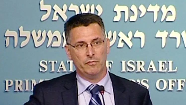 שר החינוך במסיבת עיתונאים להצגת "עוז לתמורה"