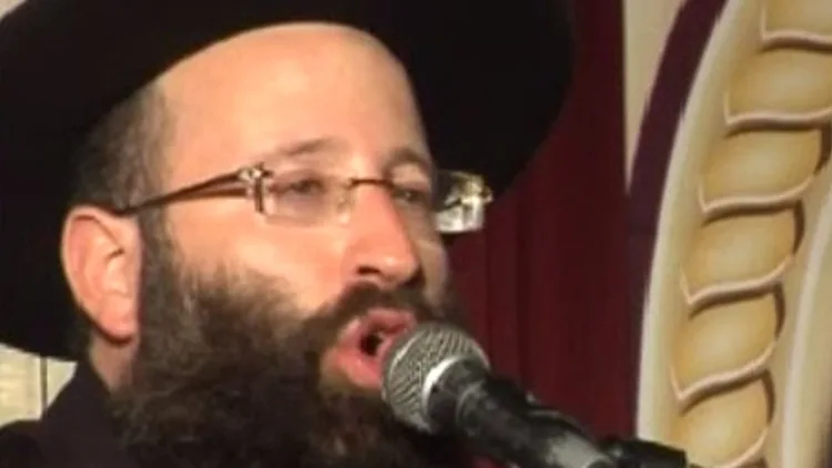תחקיר: רב הכותל נכשל בבחינות הרבנות, אך מציג עצמו כרב מטעמו