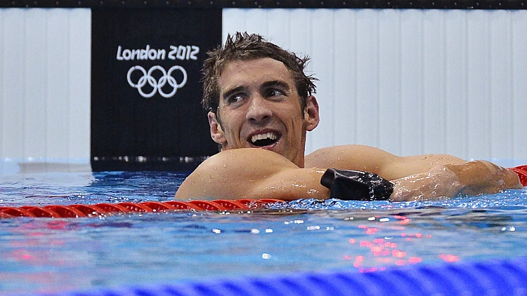 מייקל פלפס אחרי ששבר שיא כשזכה ב-19 מדליות באולמפיאדת לונדון 2012