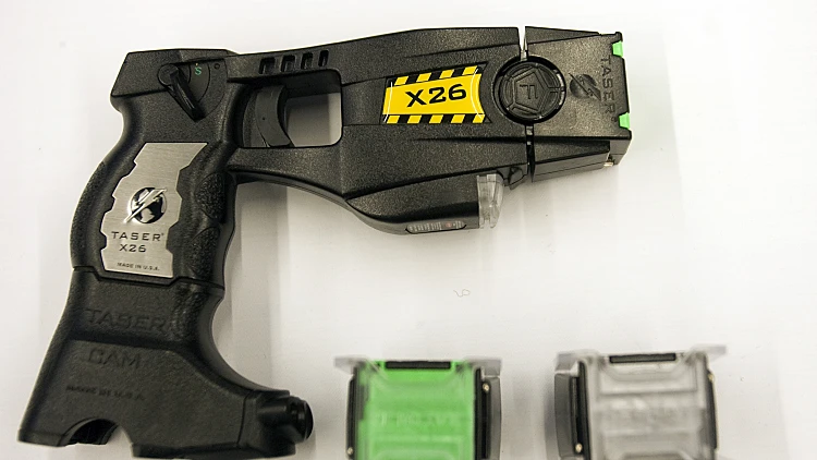 מהערב במהדורה: כך הפך הטייזר לאמצעי מסוכן בשירות המשטרה