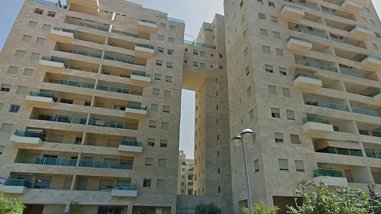 בניין ברחוב אליהו ברלין ממנו נפלו אב ושני ילדיו