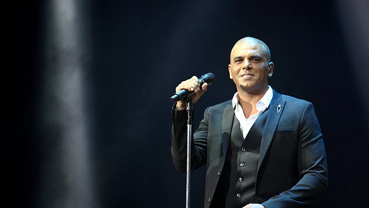 הופעה אייל גולן קיסריה