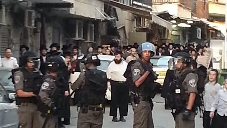 חרדים תקפו חייל במאה שערים