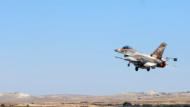 מטוס F-16 של חיל האוויר ממריא