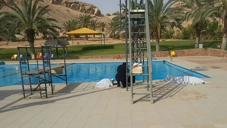 בריכת השחייה בקיבוץ יטבתה בה טבעו שני צעירים