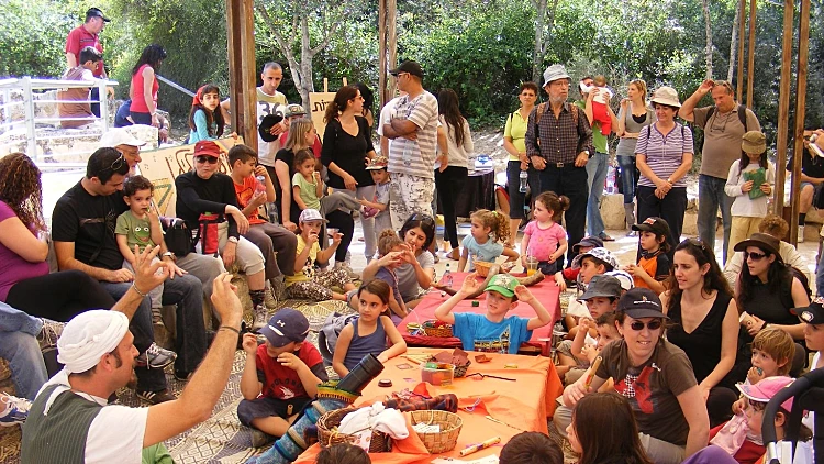 מטיילים בבית גוברין