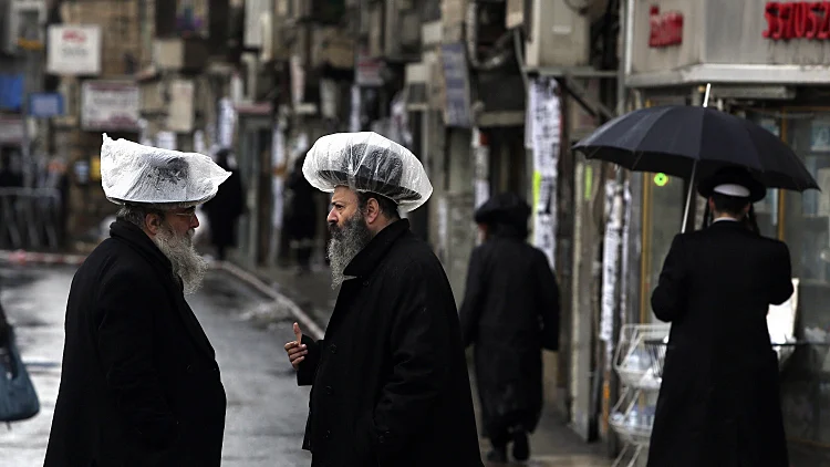 חרדים בחורף בירושלים