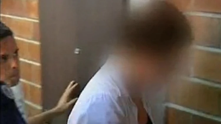 בניו של שמעון קופר נחקרו: "מאה אחוז מאחורי אבא שלנו" | חדשות 13