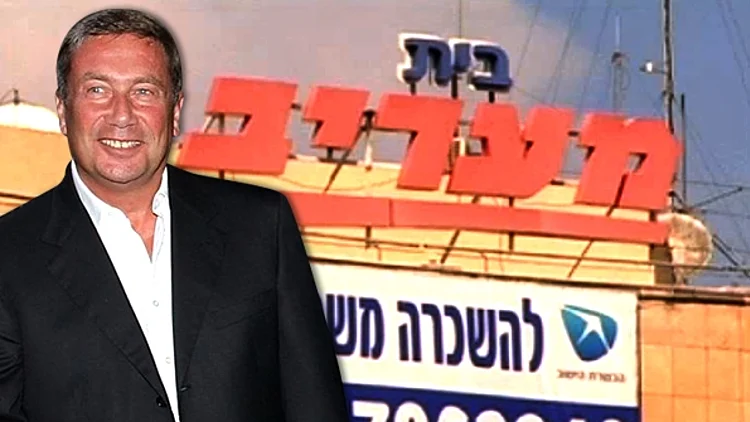 נוחי דנקנר על רקע בית מעריב