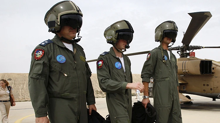 טייסים ומסוק