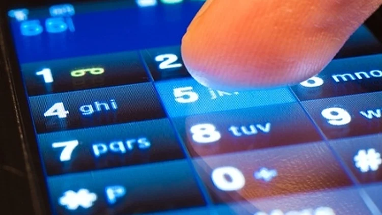 אצבע על מסך מגע