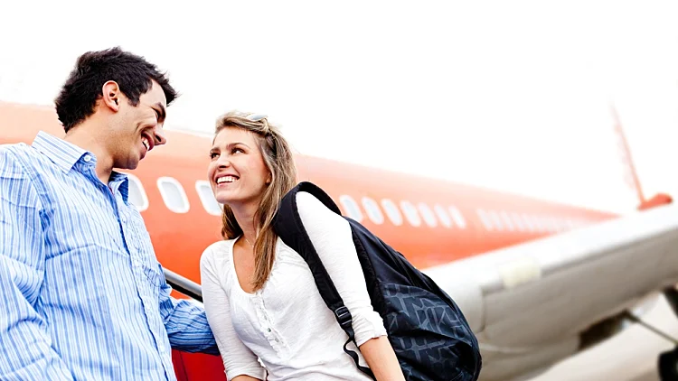 אנשים לפני טיסה