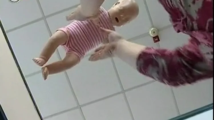 הדגמה של טלטול תינוקות