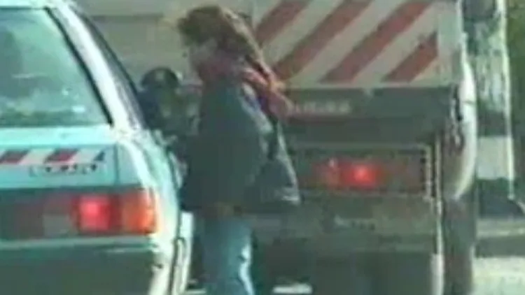 ילדה פלסטינית מקבצת נדבות בישראל