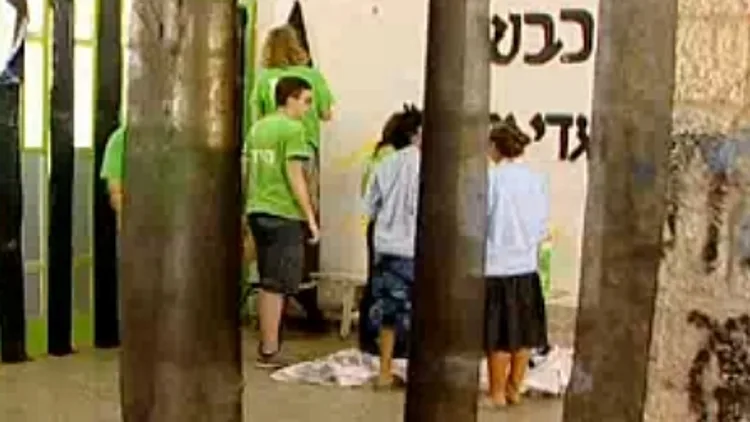 בני נוער מבני עקיבא ונוער מרץ משתתפים בקעייטנה המדמה את הישיבה בכלא של המרגל הישראלי ג'ונתן פולארד