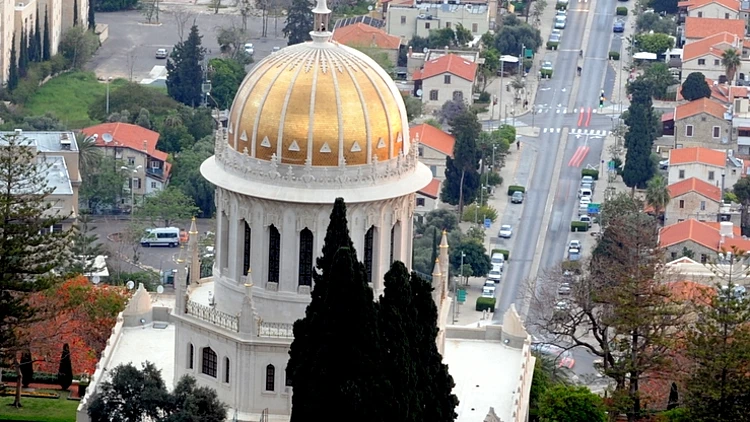 מהלך שיפוץ כיפת הזהב בגנים הבהאיים