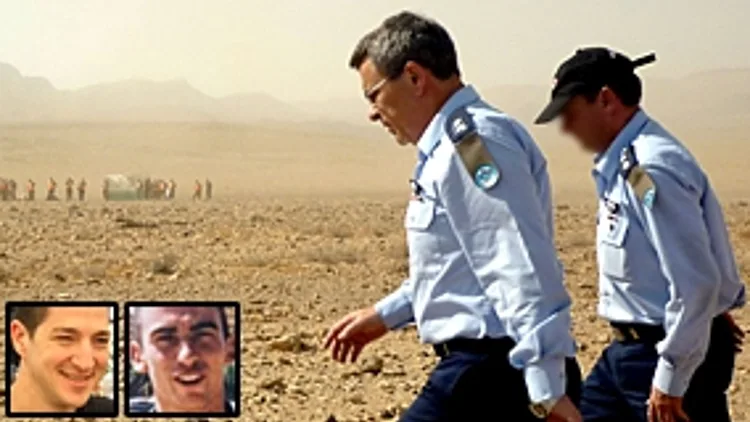 עידו נחושתן בזירת התרסקות מטוס ה- f16i במכתש רמון