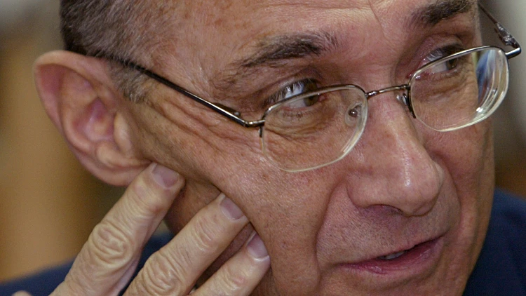 עוזי לנדאו במסיבת עיתונאים בכנסת