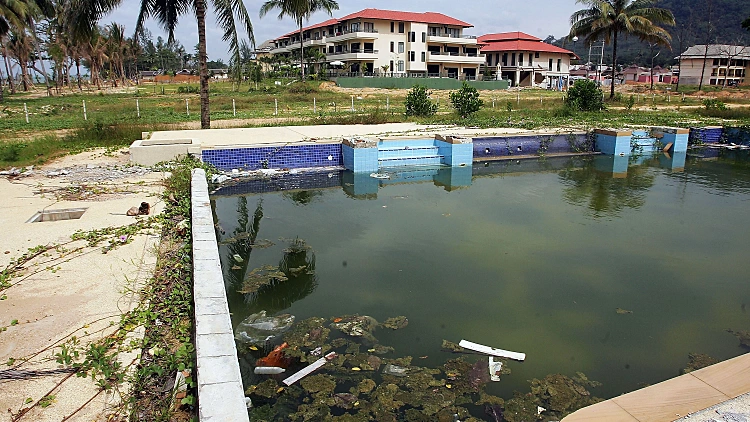 בריכה עזובה