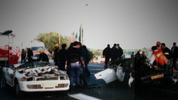 תיעוד מהרגעים הראשונים לאחר כריסת הגשר באסון שפירים בכביש 1