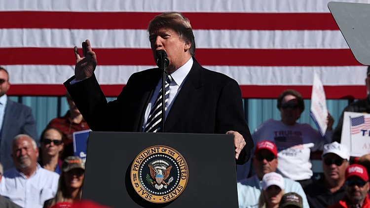 "לסייע לטראמם לנצח את הילארי ולחתור תחת השלטון האיראני" - ארכיון