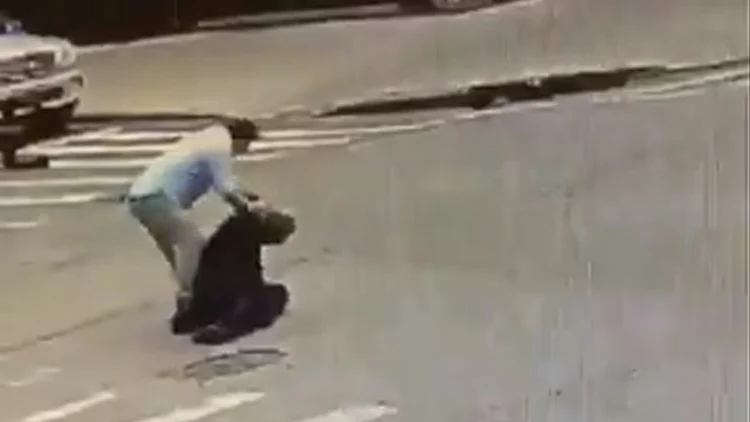 יהודי מוכה ברחובות ברוקלין