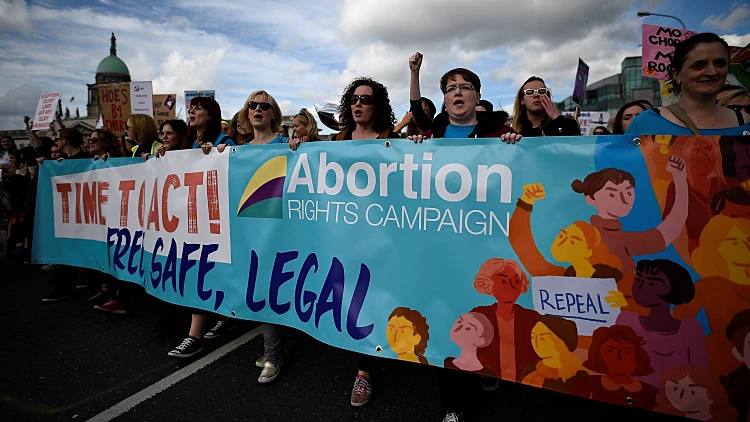 הפגנה נגד חוקי ההפלות הנוקשים באירלנד
