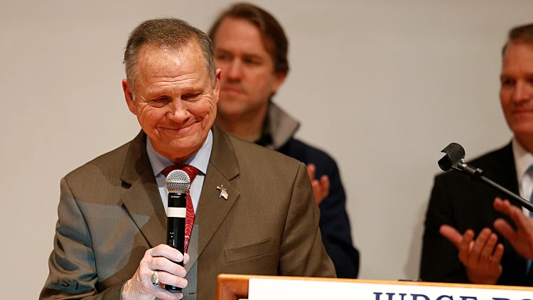 רוי מור, שרץ לסנאט במדינת אלבמה, בנאום ההפסד