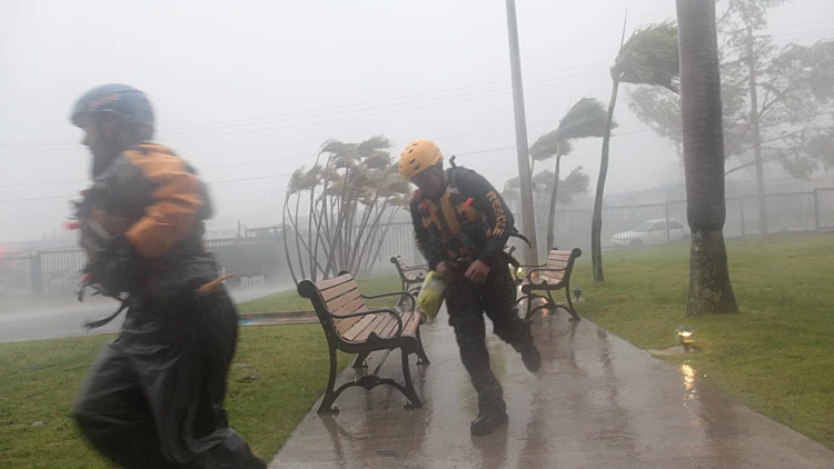 כוחות ההצלה פועלים בפורטו ריקו בזמן הוריקן אירמה