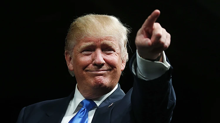 דונלד טראמפ, המועמד הרפובליקני בבחירות בארה"ב, במהלך עצרת בחירות בסלמה שבקרוליינה הצפונית