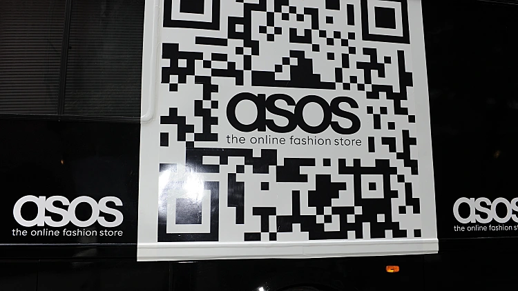 הלוגו של חברת האופנה הבריטית אסוס