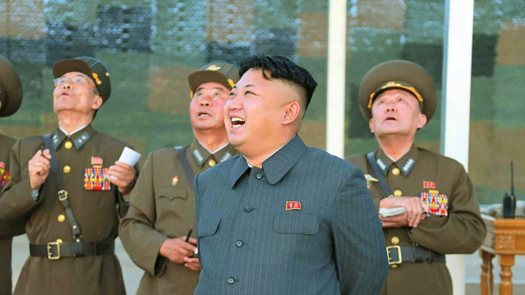 מנהיג קוריאה הצפונית, קים ג'ונג און, בתרגיל צבאי