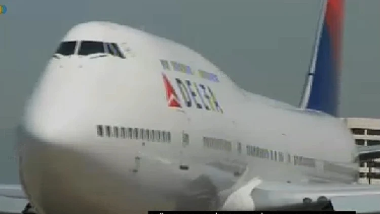 מטוס ג'מבו של חברת התעופה האמריקאית דלתא