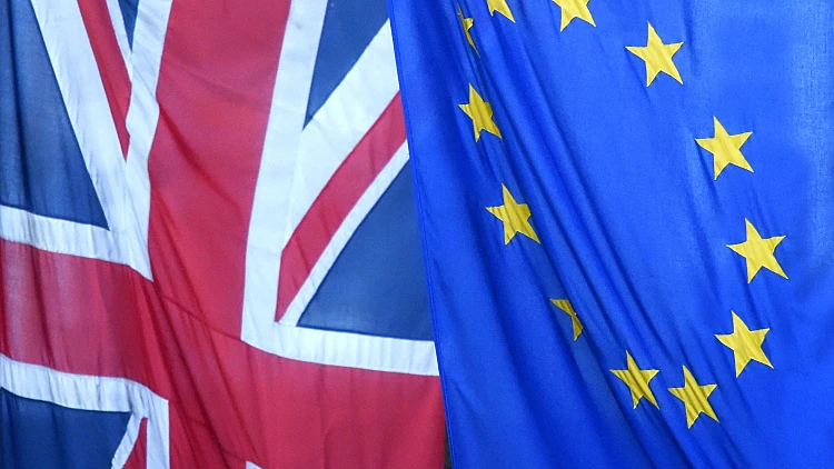 דגלי האיחוד האירופי ובריטניה