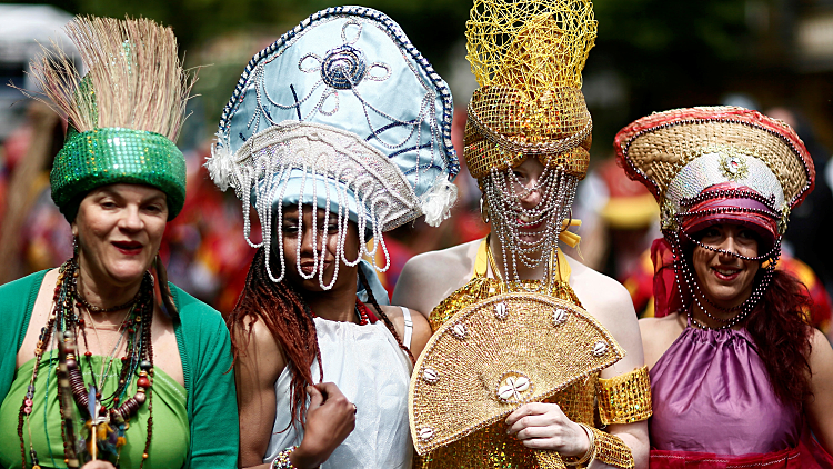 מבלים בפסטיבל תרבויות בברלין שבגרמניה