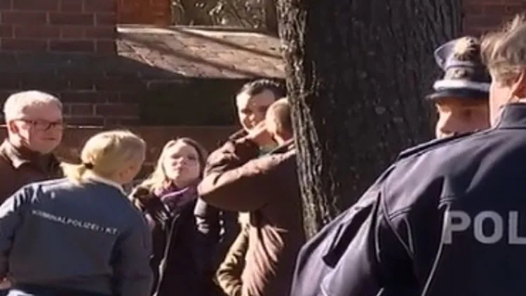 כוחות משטרה בזירת האירוע בה נרצח על פי החשד ישראלי בן 22 בברלין