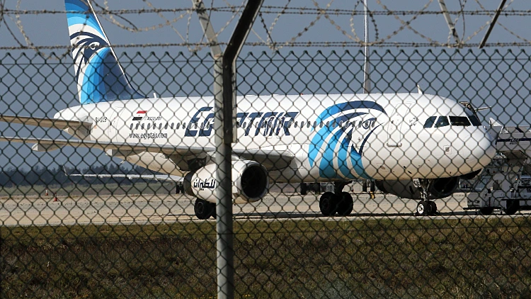 מטוס מצרי של חברת EGYPTAIR שנחטף והונחת בקפריסין