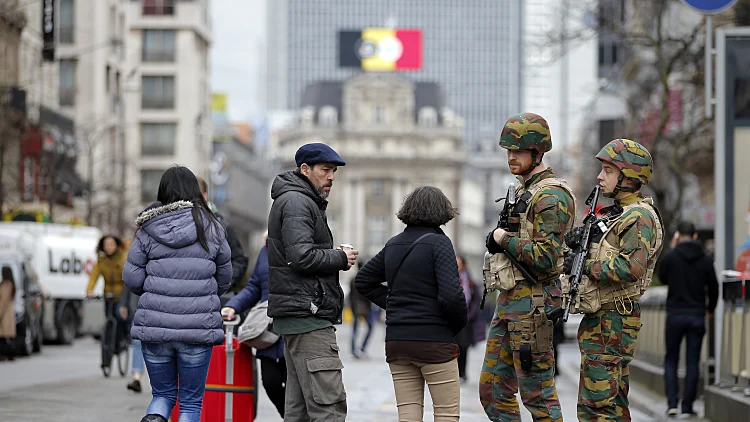 חיילים בלגים ברחובות בריסל, יממה אחרי מתקפת הטרור